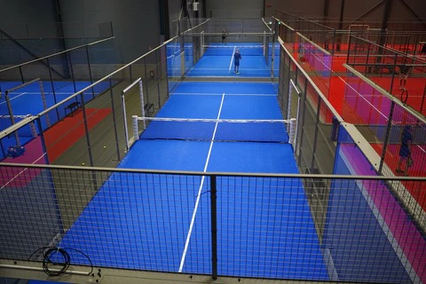 Padel pálya építés folyamata – single típusú padel pálya szerkezet kivitelezése | Grass G.O.A.T.